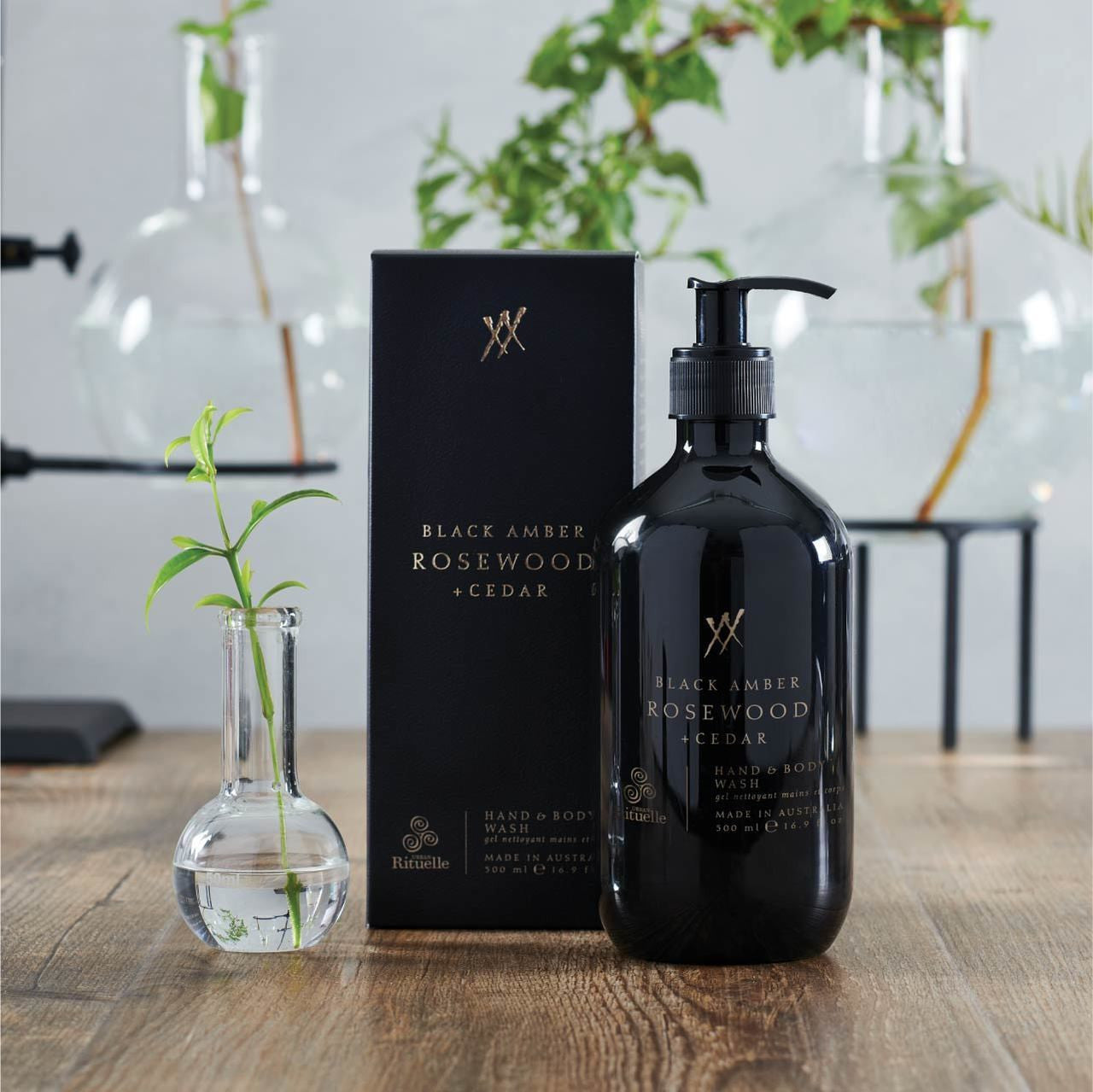 Urban Rituelle Hand & Body Wash 'Black Amber, Rosewood & Cedar'